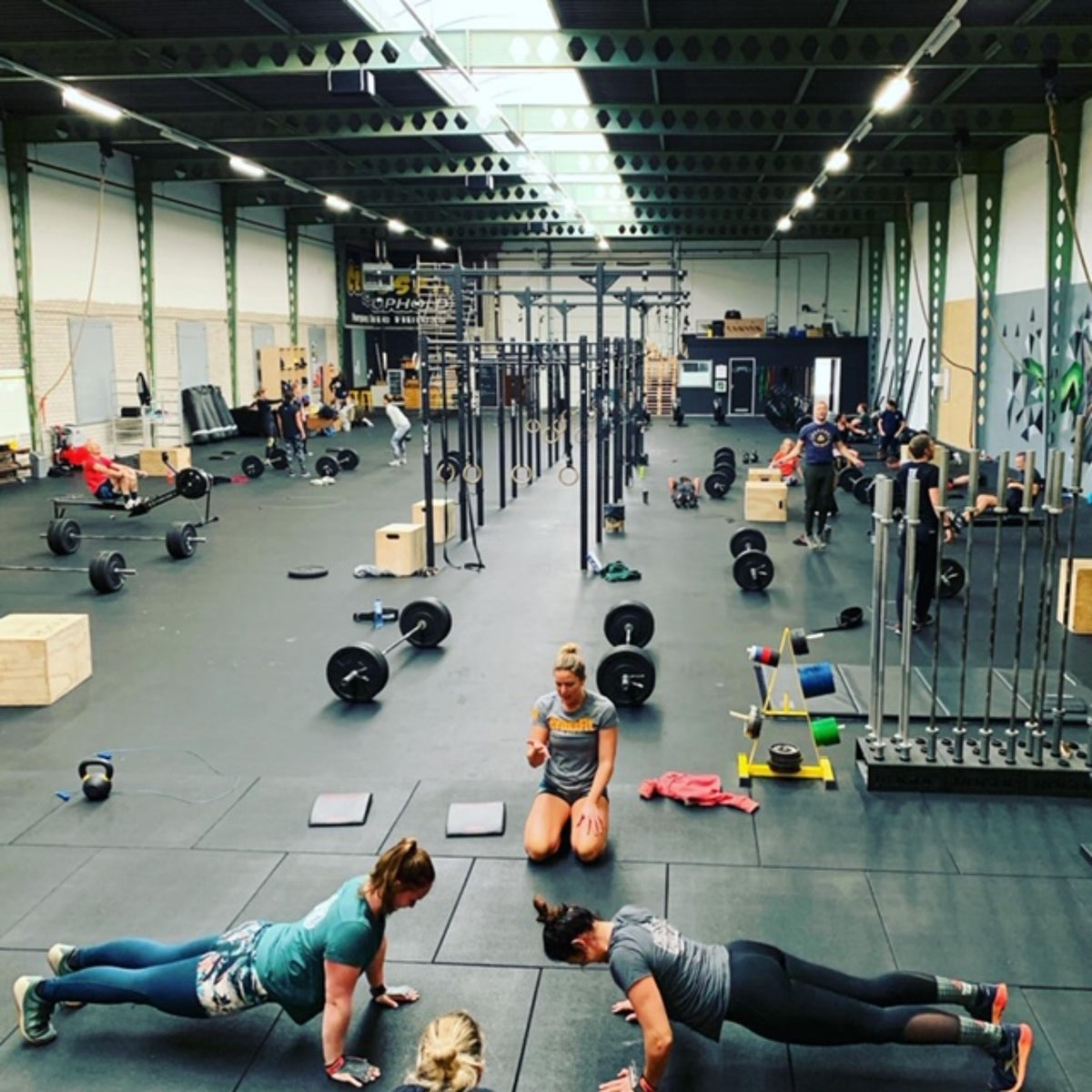 13m² Flatline PRO garage gym flooring set with 20mm black rubber tiles