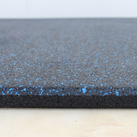 Blue fleck rubber gym tile – edge finish and surface grain