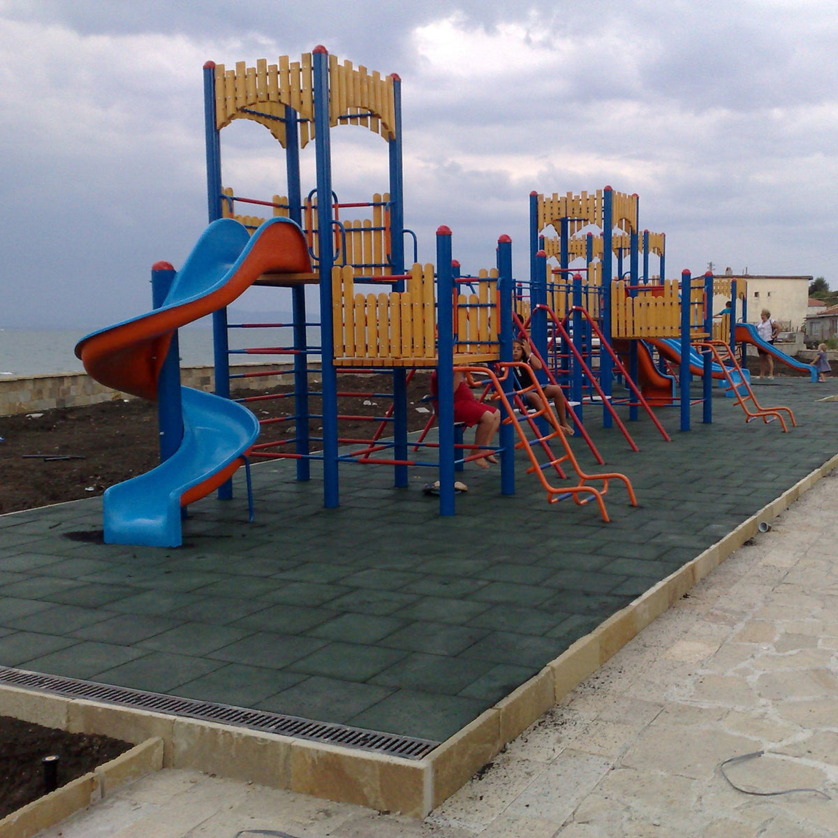 Installed green tiles — wide play zone view beneath equipment.