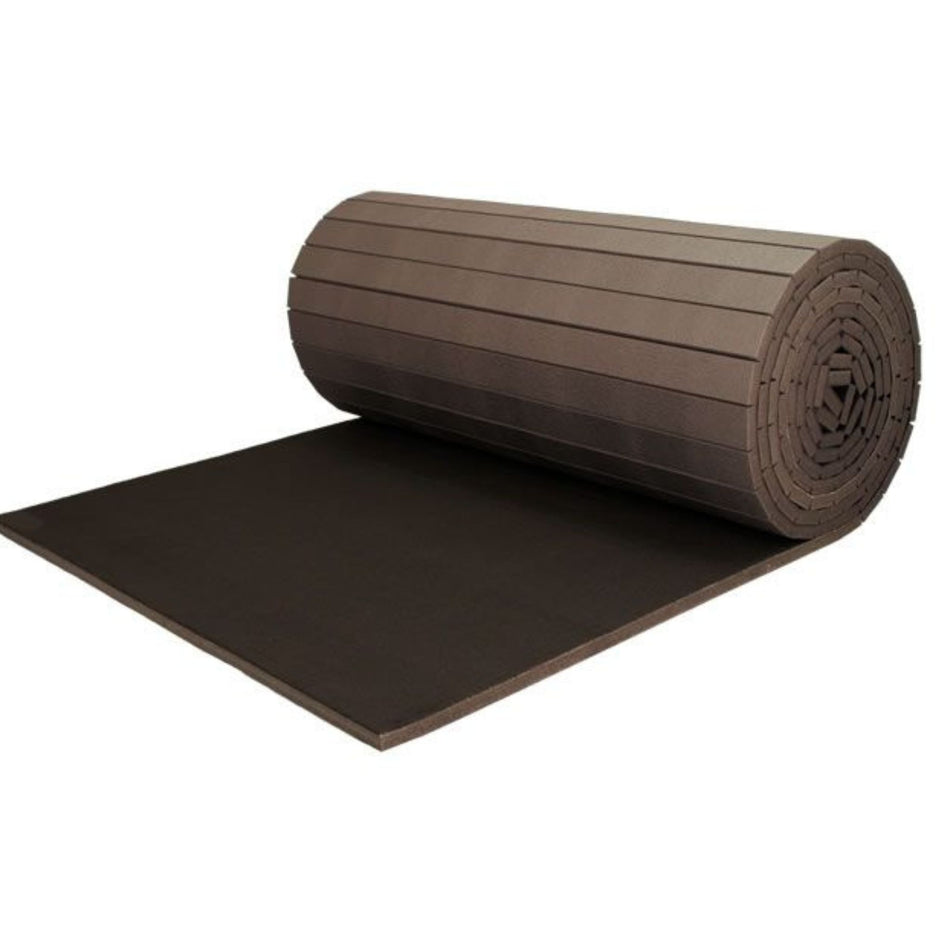 6 m rollaway mat, black — rolled-open hero highlighting carpet texture and 40 mm thickness for traction and impact absorption. 