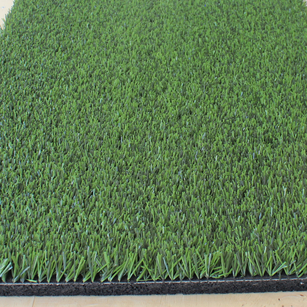 Side profile showing thickness and surface of 27m² tile  
