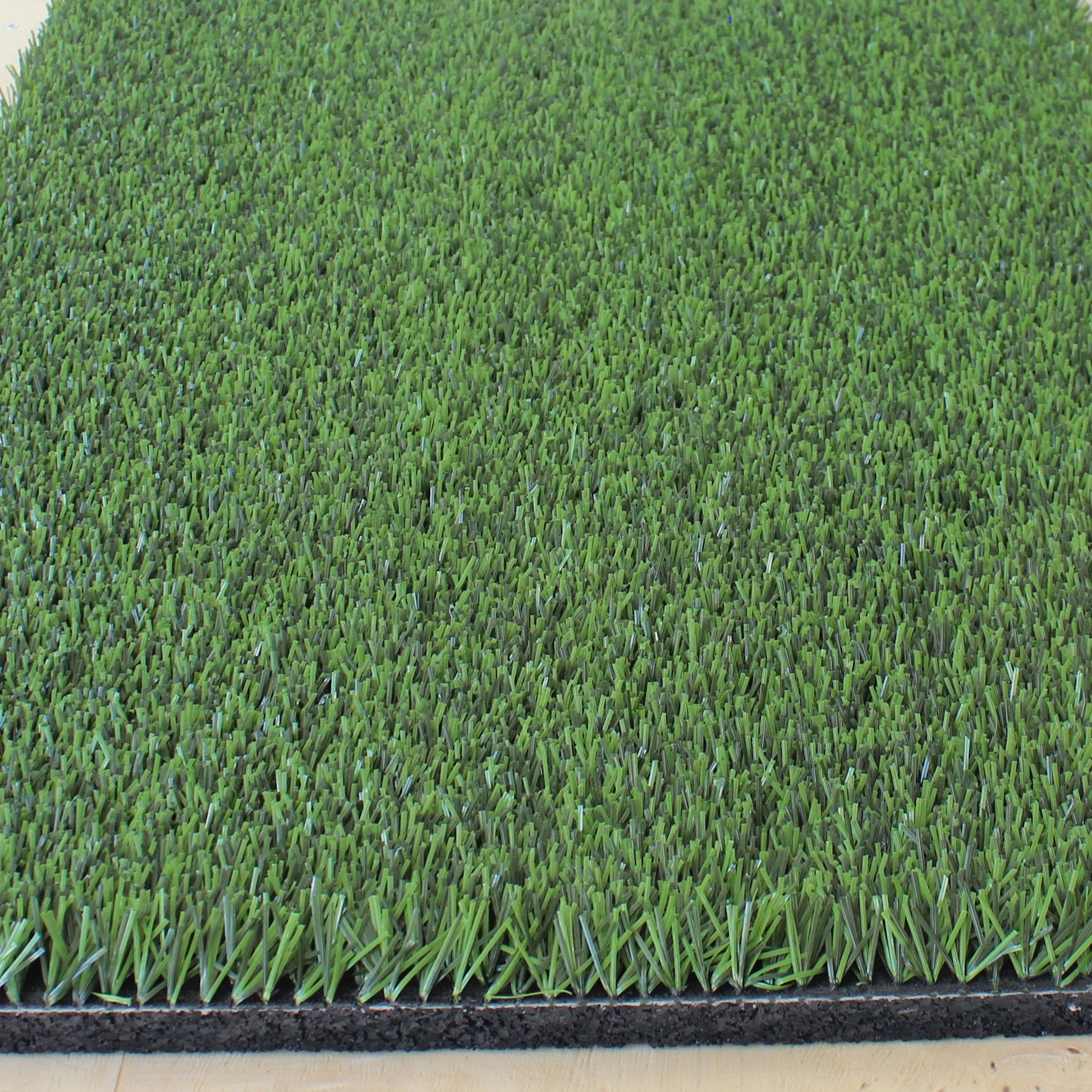 Side profile showing thickness and surface of 27m² tile  
