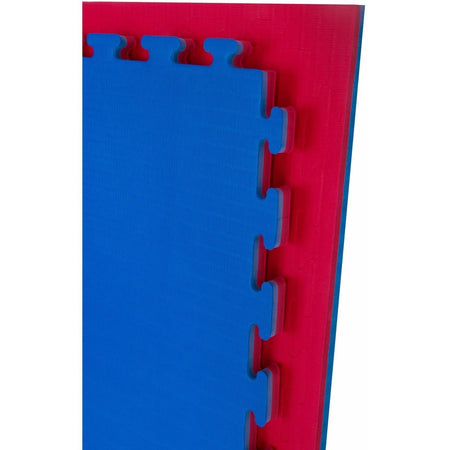 Close-up of interlocking edges on 20 mm tatami jigsaw mat
