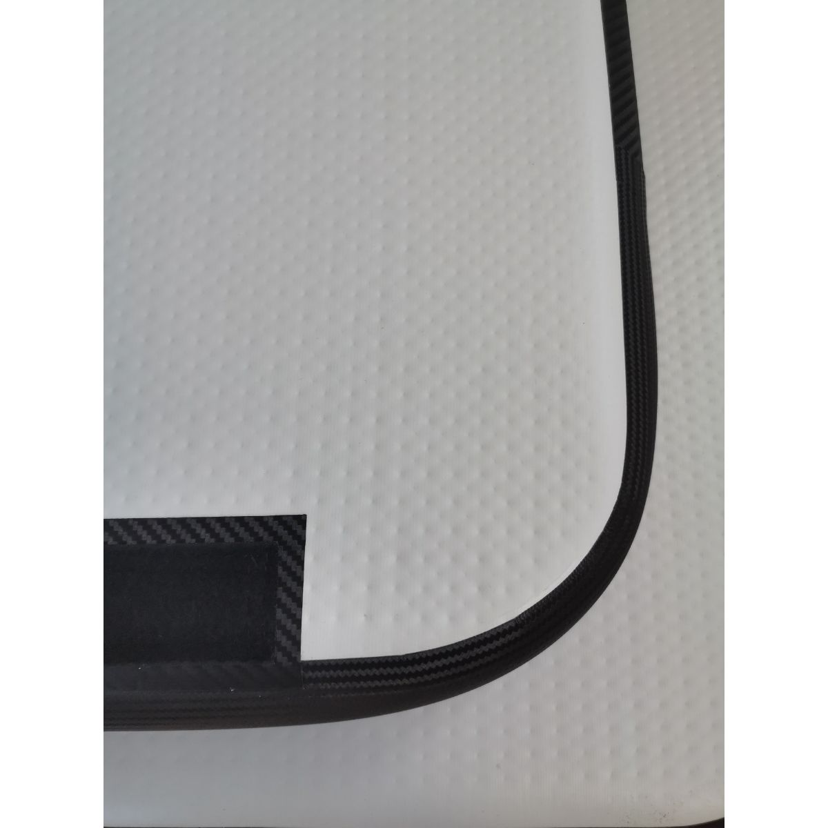 Air Track Pro 3×1×10cm — black close-up of corner radius and edge wrap