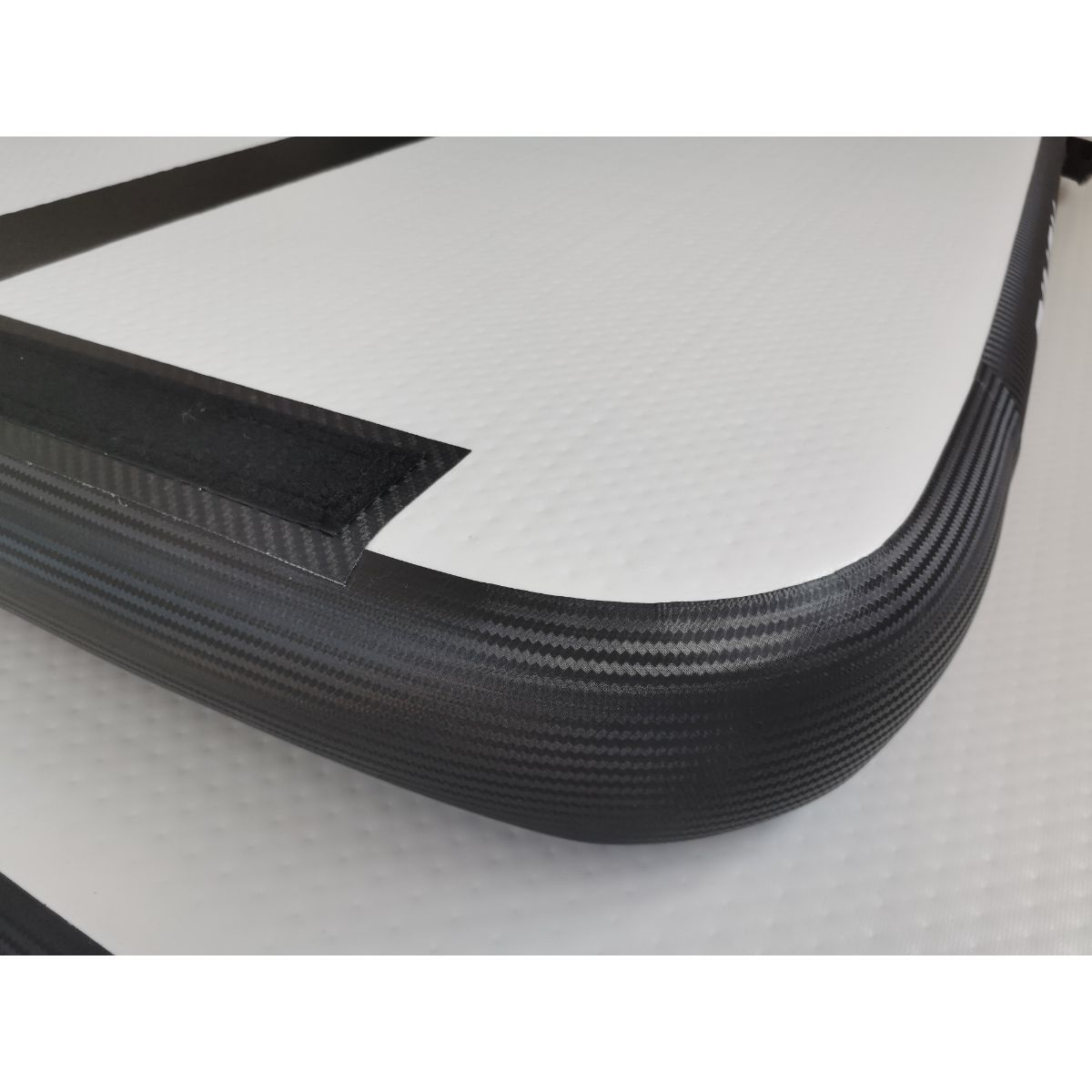 Air Track Pro 3×1×10cm — black alternate long angle with end section and seam finish visible