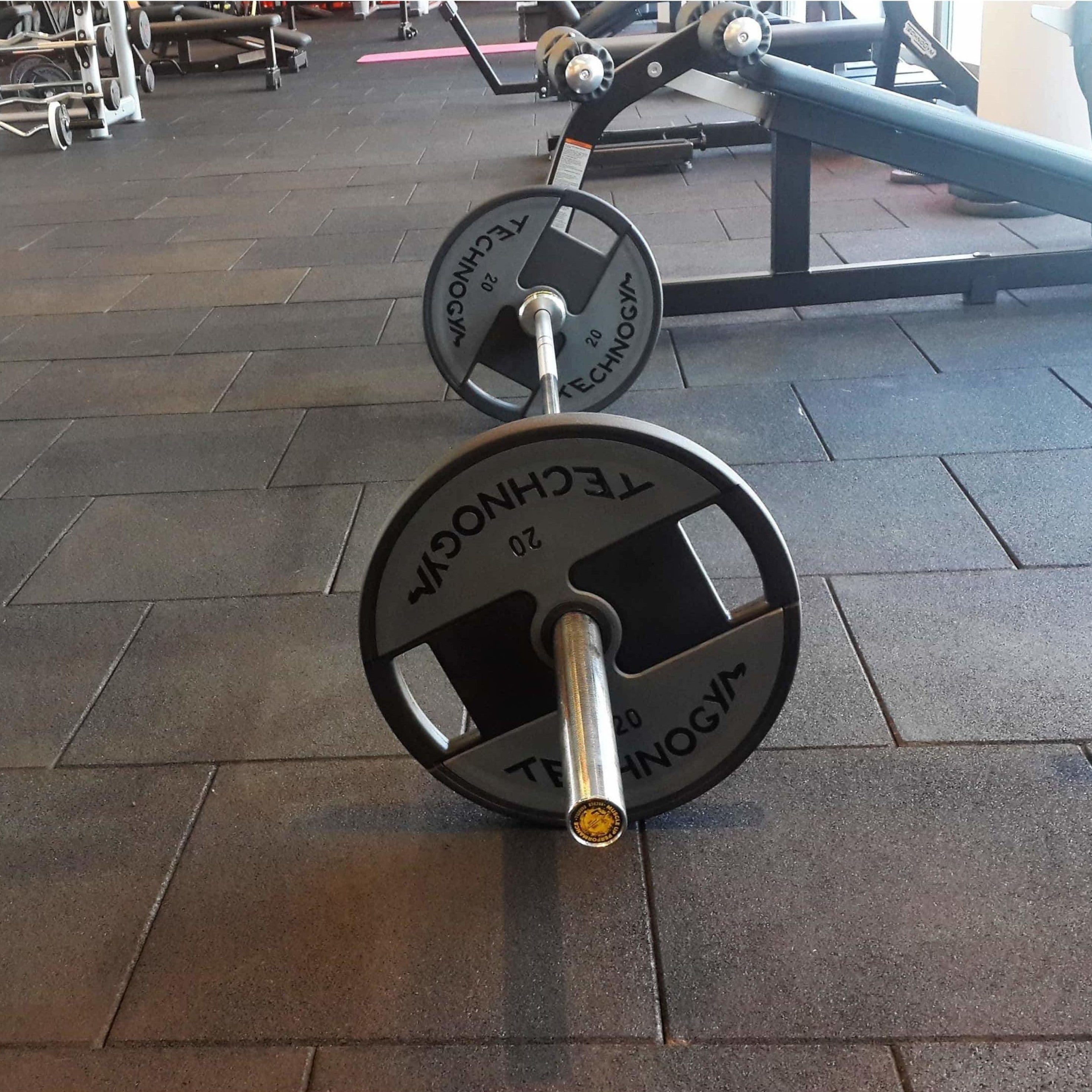 Luna Series rubber gym flooring tile sample – black